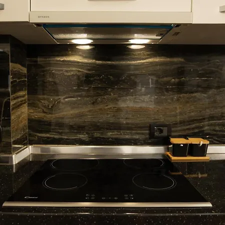 Ami * Golem (Tirana)