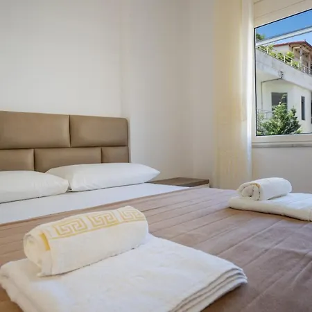 Ami * Golem (Tirana)